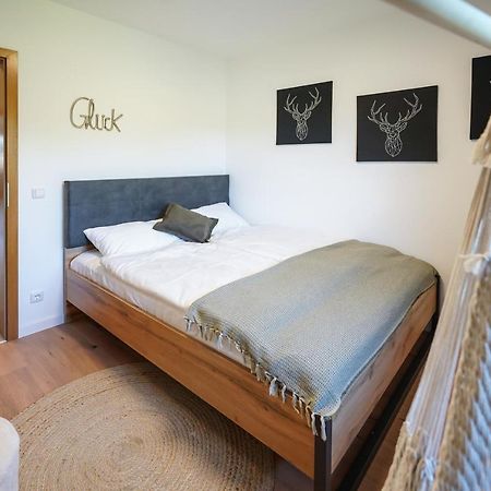 Ferienwohnung "Wie Dahoam" Chieming Dış mekan fotoğraf